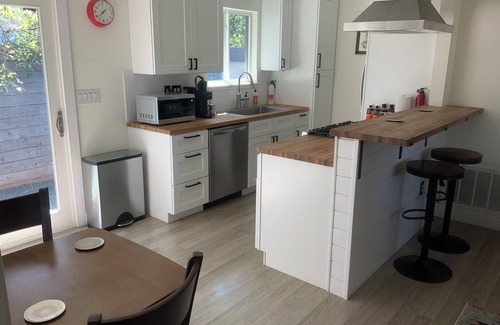 South Manchaca House | Don’t Mess With Texas! 3-Bedroom house in lovely South Austin with ice cold AC!