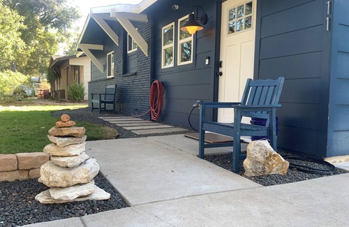 South Manchaca House | Don’t Mess With Texas! 3-Bedroom house in lovely South Austin with ice cold AC!