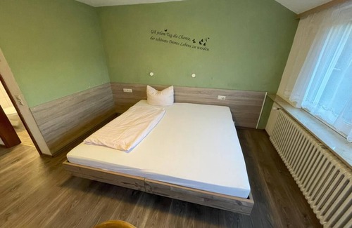 Ottenhausen Apartment | Doppelzimmer mit Balkon - Gästehaus Rössle 8