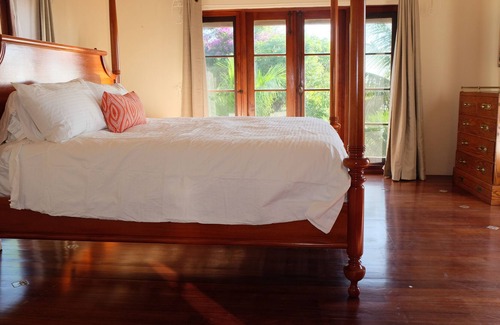 Roatan Bed & Breakfast | Dos Bahias