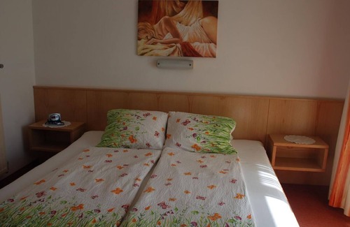 Klopein Bed & Breakfast | Double room, balcony, lake view/lake side - Pension Agnes