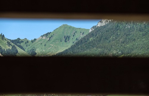 Entremont House | Double bed and breakfast with garden and mountain