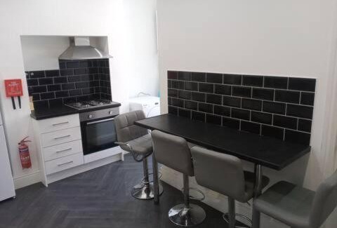 Burnley House | Double-bed (E1) close to Burnley city centre