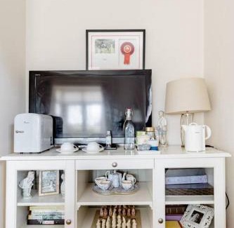 Clarinbridge House | Double bedroom in a family home