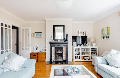Clarinbridge House | Double bedroom in a family home
