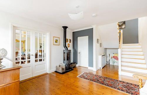 Clarinbridge House | Double bedroom in a family home