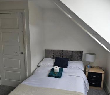 Dartford House | Double Cosy Bedroom in Central Dartford
