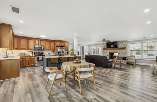 Rutherford County House | Double Diamond Rentals - Amazing Getaway W/Land