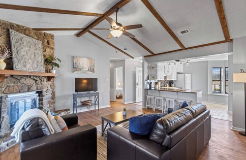 Sherwood House | Double Diamond Rentals - Cozy Home for Travelers