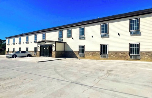 Sulphur House | Double Queen Bedroom with Kitchen
