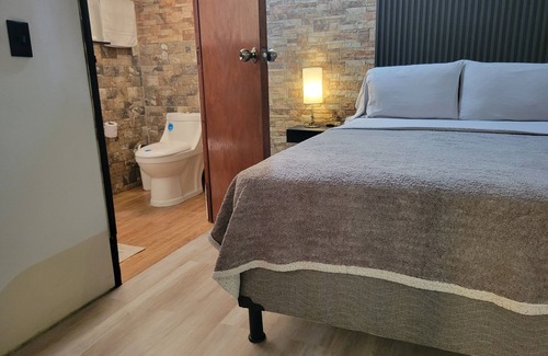 San Salvador Apartment | Double room 04 with 2 double beds, air conditioning, private bathroom
