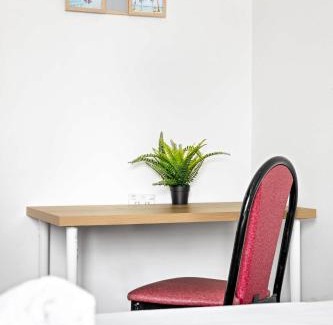 Kingsford House | Double Room in Kingsford - Next to the Station - Shared Bathroom