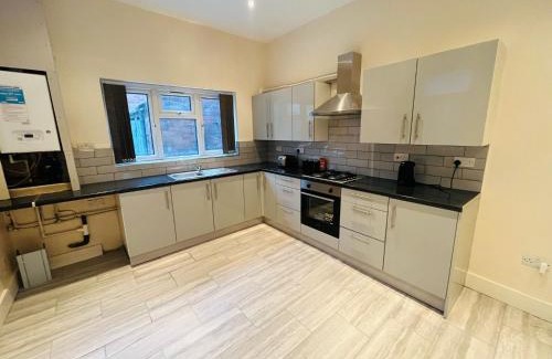 Nottingham House | Double Room Near Railway station & Football Ground 88