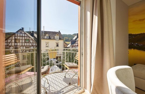 Zeltingen-Rachtig House | Double room Weinlage in the main building - Hotel Zeltinger Hof