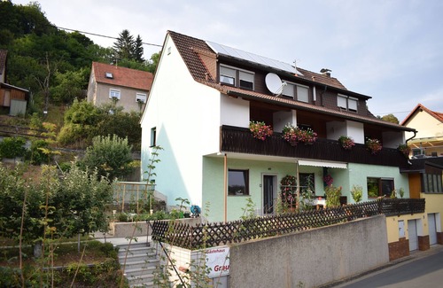Egloffstein Apartment | Double room with balcony - Gästehaus Grau