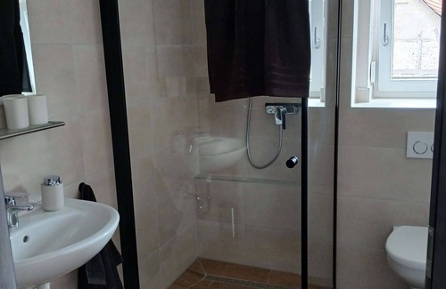 Rottingen Apartment | Double room with kitchen and bathroom