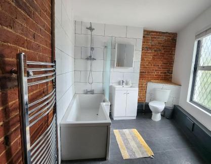 Hitchin House | Double room with shared facilities