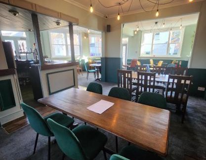 Hitchin House | Double room with shared facilities