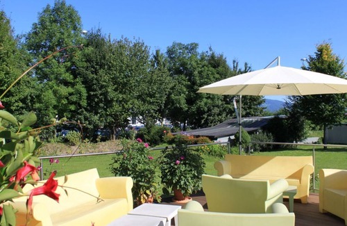 Loretto House | Double room with shower or Bathroom, toilet - Airporthotel Salzburg