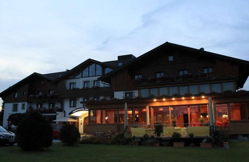 Loretto House | Double room with shower or Bathroom, toilet - Airporthotel Salzburg