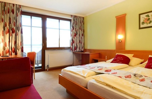 Abtenau House | Double room with shower, WC (handicapped accessible) - Traunstein, Gasthaus Landhotel