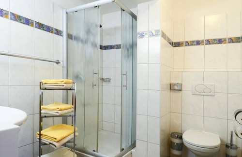 Abtenau House | Double room with shower, WC (handicapped accessible) - Traunstein, Gasthaus Landhotel