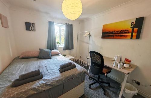 Bournemouth House | Double Rooms near Bournemouth Hospital ensuite or shared bathroom options