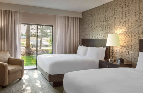 Wood Dale Hotel | DoubleTree by Hilton Hotel Chicago Wood Dale - Elk Grove