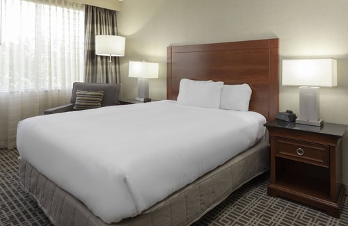Overland Park Hotel | DoubleTree by Hilton Kansas City - Overland Park