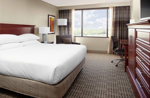 Overland Park Hotel | DoubleTree by Hilton Kansas City - Overland Park