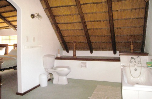Greater Johannesburg Metropolitan Area Cabin | Douglas Lodge - a serene retreat in a peaceful Sandton suburb
