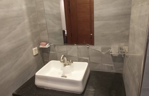 Lahore Hotel | Dove Inn Hotel Barket Market