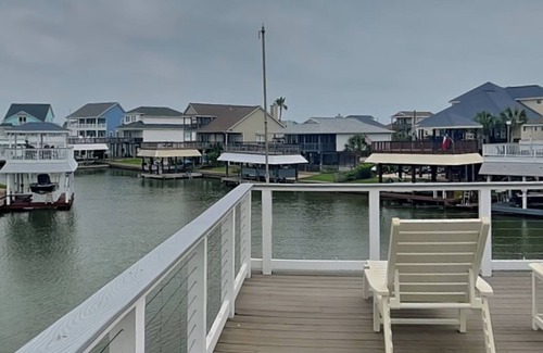 Isla Del Sol House | Down by the Bay | Canal Front + Community Pool