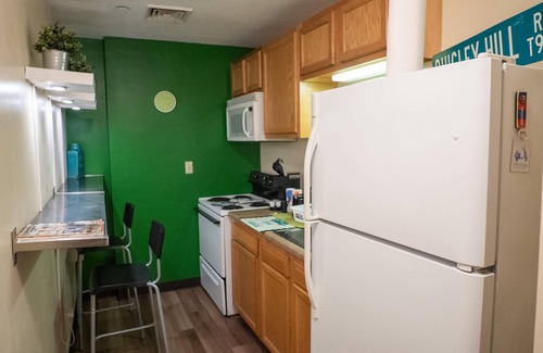 Downtown Pittsburgh Apartment | Downtown Apt Walk to all Stadiums Conv Center