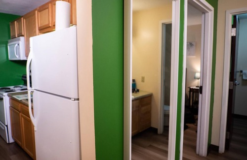 Downtown Pittsburgh Apartment | Downtown Apt Walk to all Stadiums Conv Center