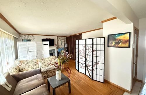 Surrey Apartment | Downtown Central City Cozy Private 2 Bedroom Basement Suite - Independent Entry