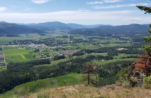 Chewelah Apartment | Downtown Chewelah Loft - Close to GOLF and SKI RESORT