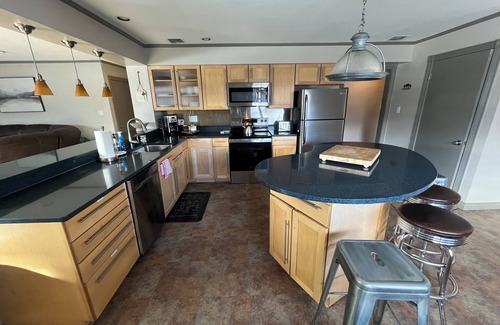 Heart of Missoula Condo | Downtown Cozy 4-bedroom condo with AC, WiFi in lovely Missoula