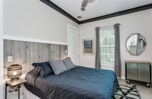 South Pensacola Apartment | Downtown Dreams Too is now available in Historic North Hill!