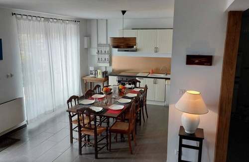 Douarnenez House | Downtown family home with garden and sea view