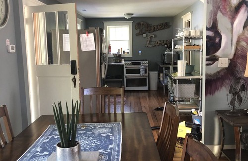 Hot Springs Cottage | Downtown Favorite! Hot Tub, Firepit, Cozy & Roomy