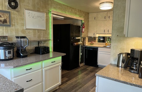 Fairview House | Downtown Gated Hideaway