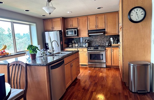 Gig Harbor House | Downtown Gig Harbor -quaint- walking distance to the pier and waterfront