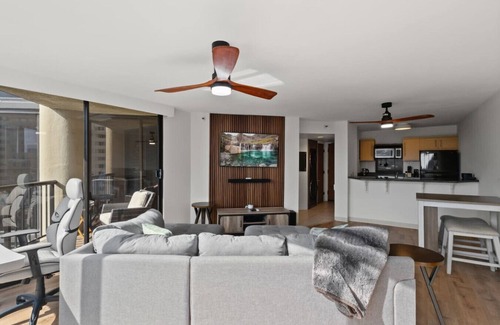 Downtown Honolulu Apartment | Downtown Honolulu | AC, W/D, Free Parking, Kitchen