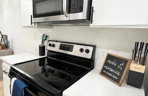 Huntington Beach Condo | Downtown Huntington Beach! LOCATION! CLOSE TO THE BEACH!