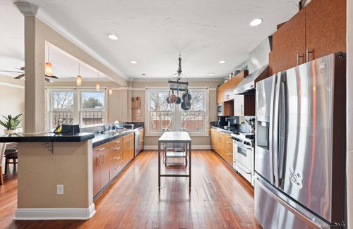 Lodi House | Downtown loft in the heart of Lodi. Great for large groups!