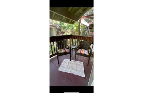 Downtown Condo | Downtown Luxury Condo. Gated, Updated w/Parking, Pool & Gym. Close to hospitals.