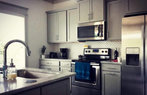 East Bank House | Downtown Nashville House by Stadium Broadway