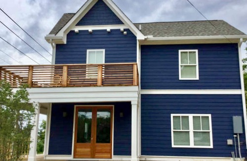 East Bank House | Downtown Nashville House by Stadium Broadway