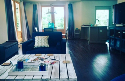 East Bank House | Downtown Nashville House by Stadium Broadway